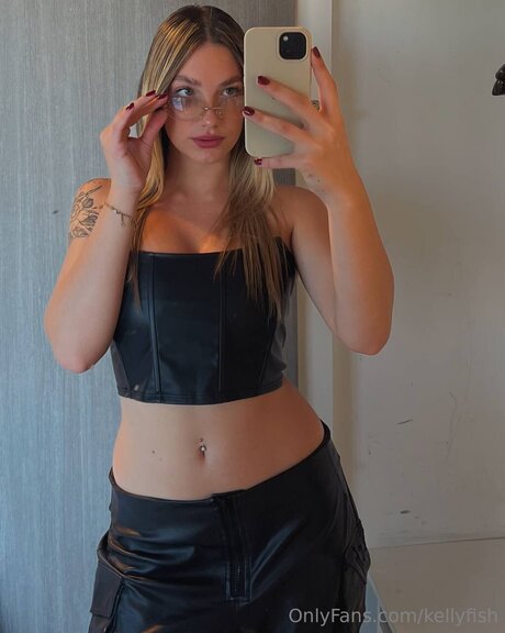 美しい黒檀のオンリーファンズ ホット裸 写真