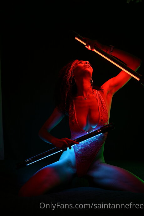 Saintannefree スター xxx 写真