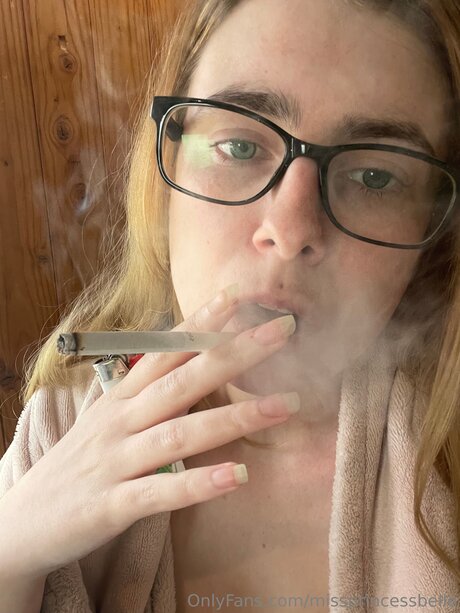 Missprincessbelle ポルノモデル 写真