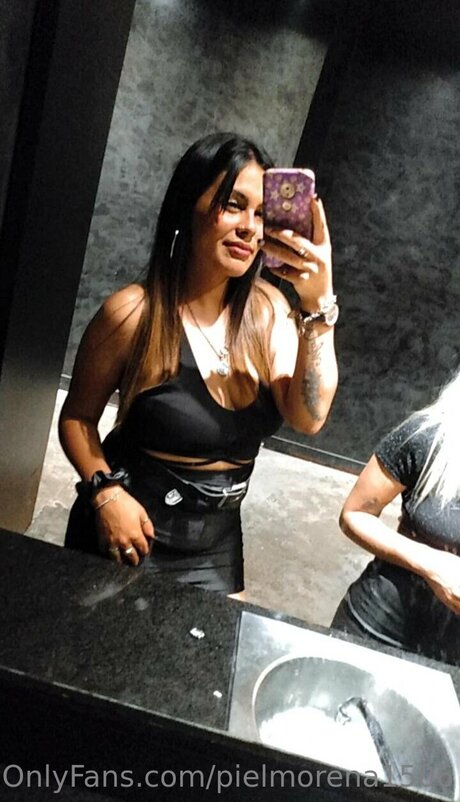 ラテン系ママオンリーファンズ xxx ギャラリー