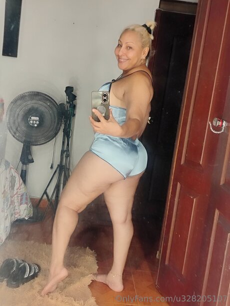 ランジェリーヌードオンリーファンズ セクシーヌード 写真