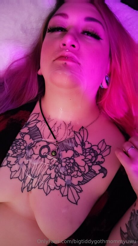 アジア人カップルオンリーファンズ セクシーxxx 写真