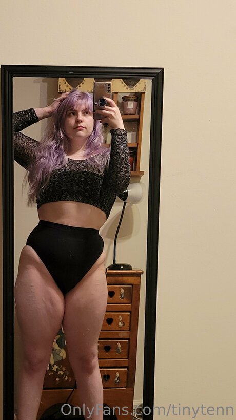 Tinytenn セクシーなスター 写真