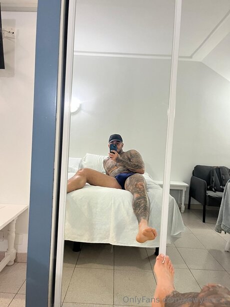 ポルノスターオンリーファンズ セックス 写真
