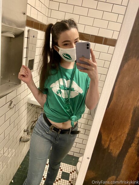 Friskykink 美しいモデル 写真