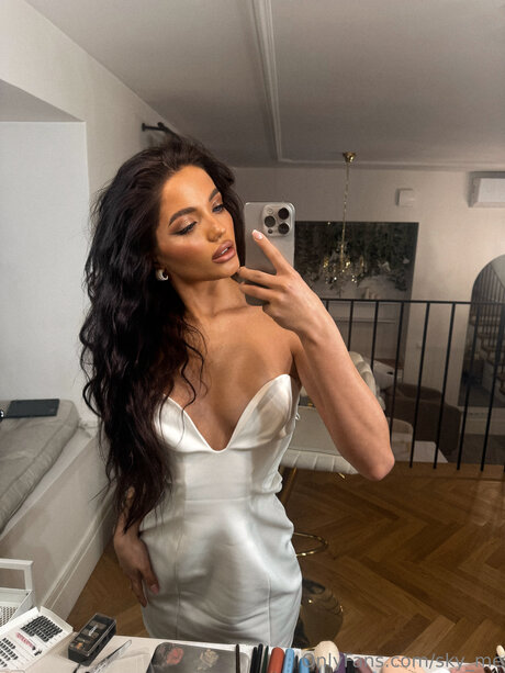 ブラジルの巨乳オンリーファンズ 可愛い 写真
