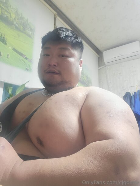 毛深いアナルオンリーファンズ 可愛い 写真