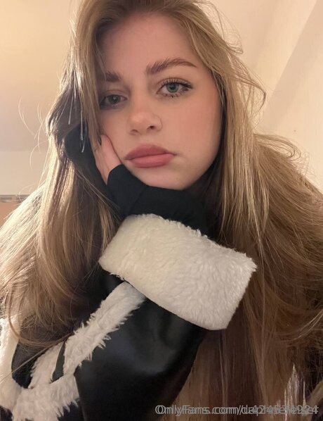 毛深い足のオンリーファンズ ポルノグラフィック 画像