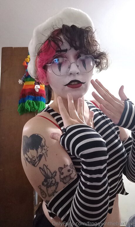 Froggyintheboxfree スター 裸 写真