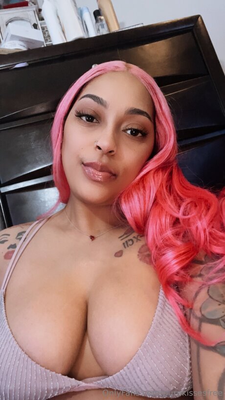 Purpkissesfree かわいいポルノスター 画像