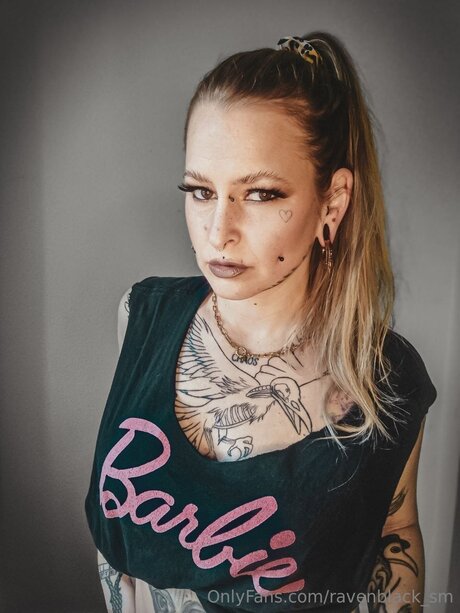 大きな黒い猫オンリーファンズ セクシーヌード 写真