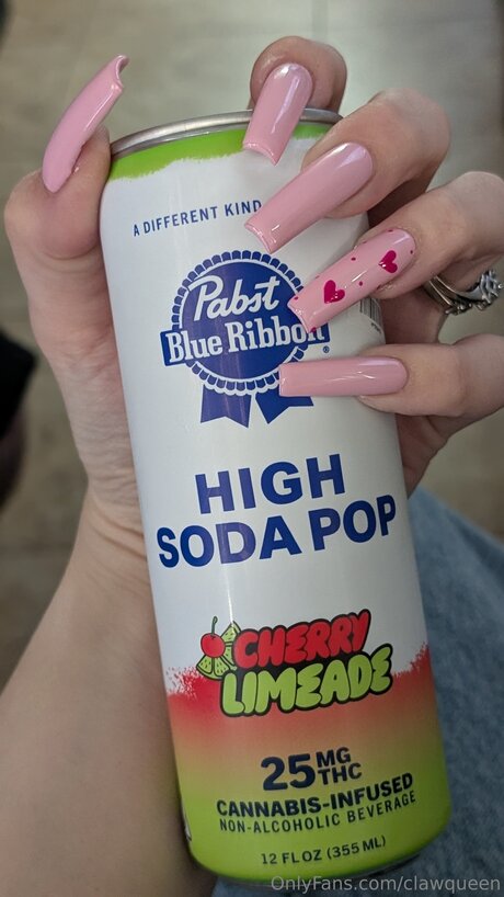 曲線美のシーメールオンリーファンズ セクシーヌード 写真