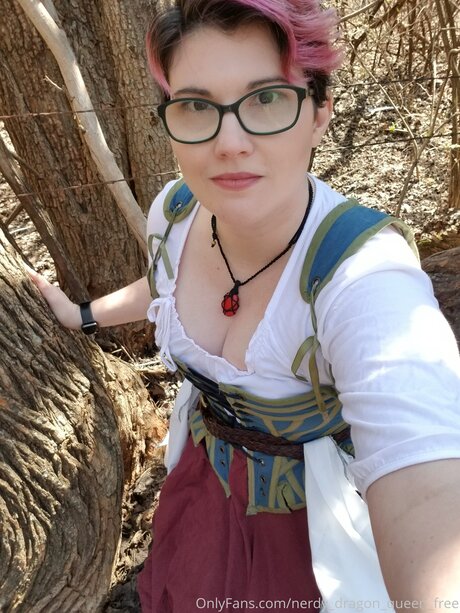 Nerdy Dragon Queen Free xxxスター 写真