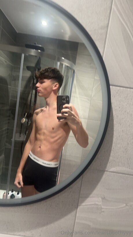 Lewisboothyvip 美しいポルノスター 写真