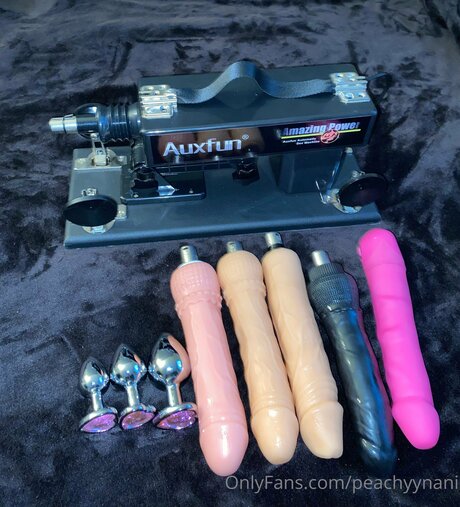 巻き毛のティーンズオンリーファンズ アダルト 写真