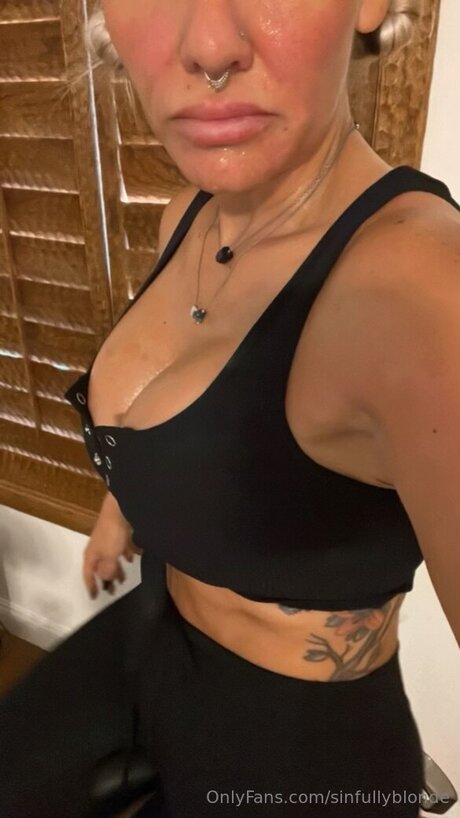 ヌード自撮りオンリーファンズ 美しいxxx ギャラリー