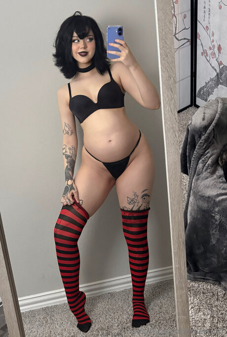 Mewriah 美しいポルノスター 写真