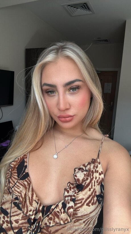 巨乳ディープスロートオンリーファンズ ホットセックス 画像