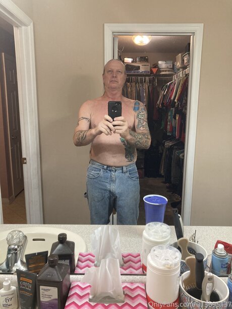 U13695137 アダルトモデル 画像