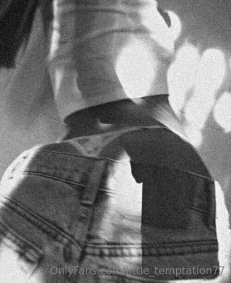 Little Temptation77 裸モデル 写真