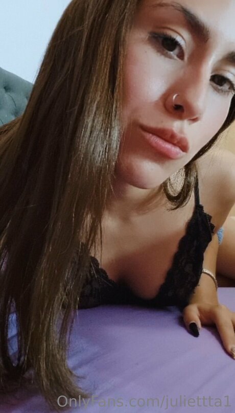 Julieettt HDポルノスター 画像