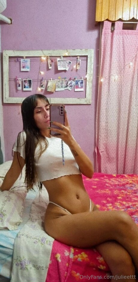 Julieettt ポルノモデル 画像