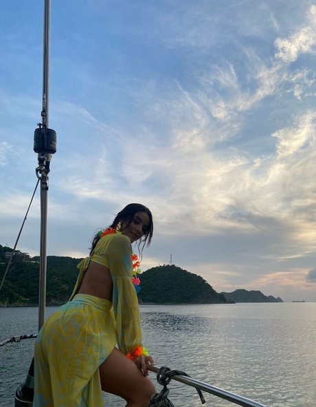 POVティーンオンリーファンズ エロチック 写真