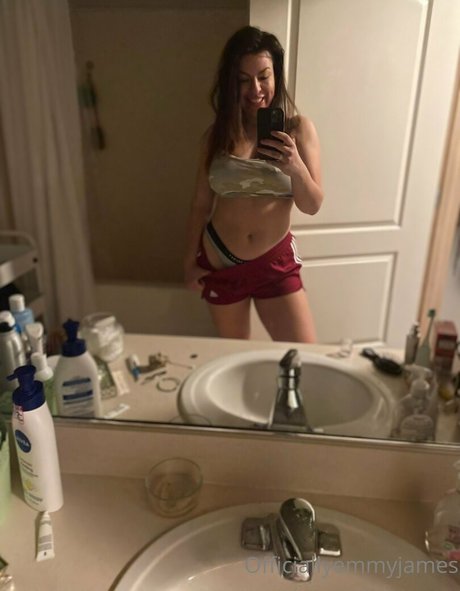 officiallyemmyjames ポルノスター 裸 ギャラリー