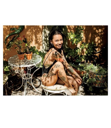 Levy Tran ポルノスター エロティック 写真