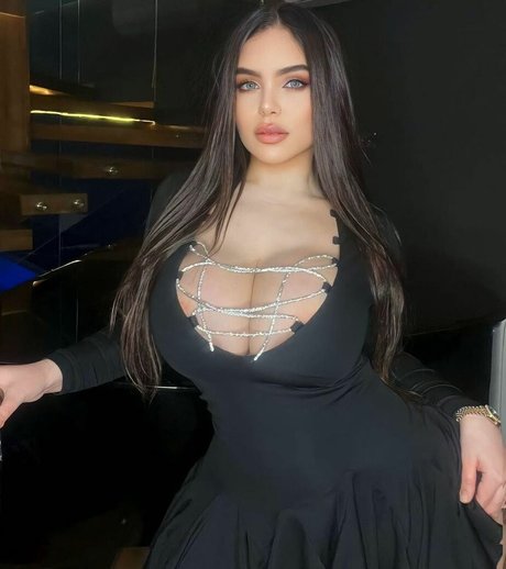 Noure Sahli セックススター 写真