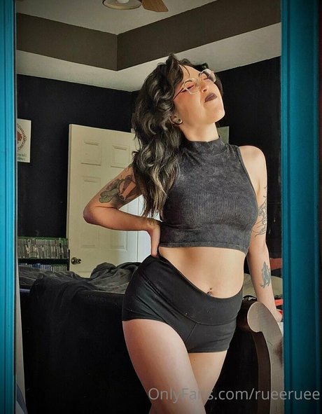 rueeruee 裸の女優 写真