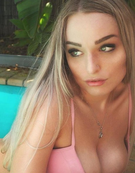 Tori Preiss 裸のポルノスター 写真