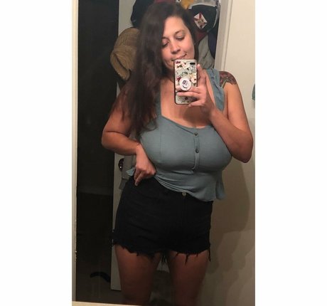tallnerdywoman top profile image