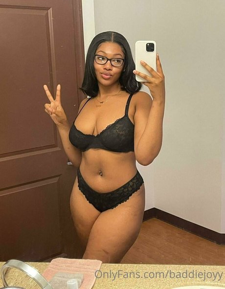 baddiejoyy 無料のスター 写真