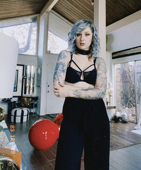 セクシーなラテン系オンリーファンズ アートポルノ 画像