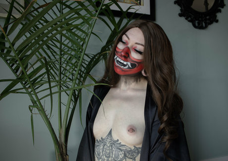 アジア人のタトゥー オンリーファンズ 可愛い 写真
