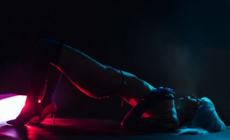 巨乳ストリップオンリーファンズ HD 写真