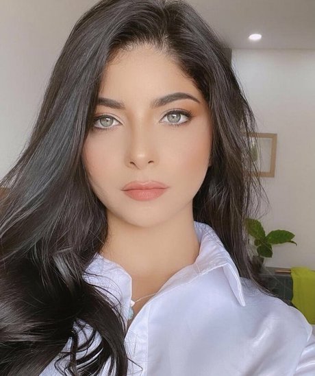 selenakyle69 アダルトスター 写真