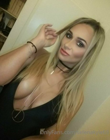 selenakyle69 ポルノスター 画像