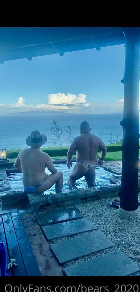 bears 2020 裸モデル 写真