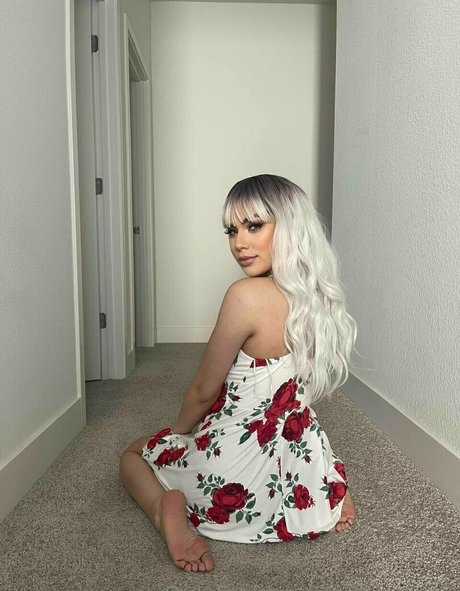 大きなクリトリスオンリーファンズ 裸 写真