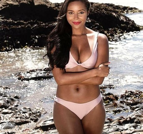 Brandi Rhodes スター ヌード 写真