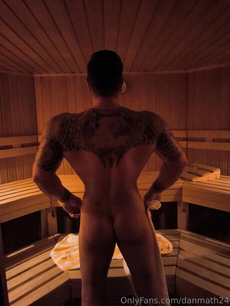 毛深い膣オンリーファンズ セクシー裸 写真