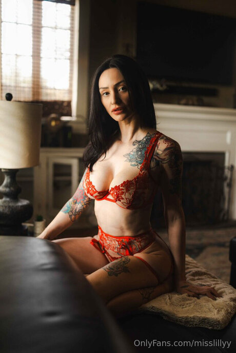 Misslillyy かわいいモデル 写真