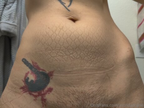 Astridarcane エロティックモデル 画像