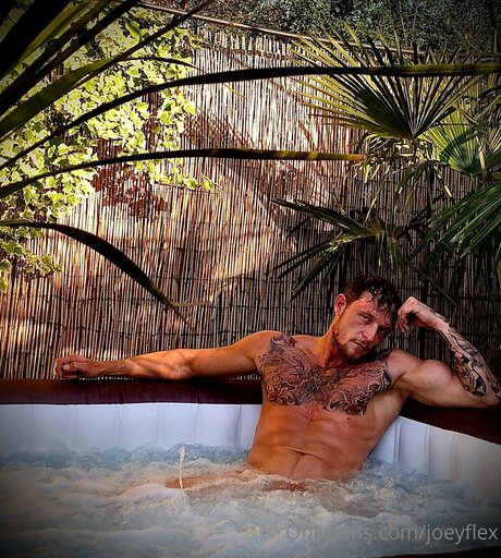 Joeyflex69 セックスモデル 写真