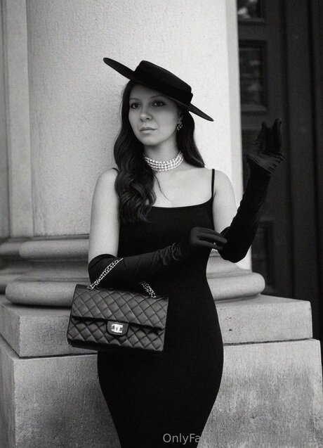 Nylongoddes ヌードモデル 写真