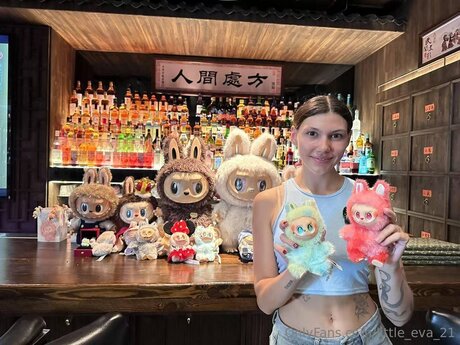 Little Eva 21 セックス女優 画像