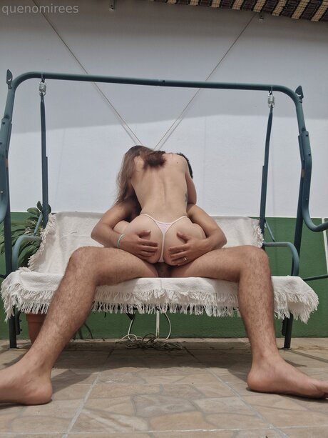 Quenomirees ポルノスター セクシー ギャラリー