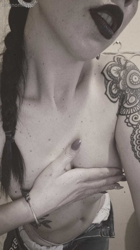 Quenomirees ヌードスター 画像